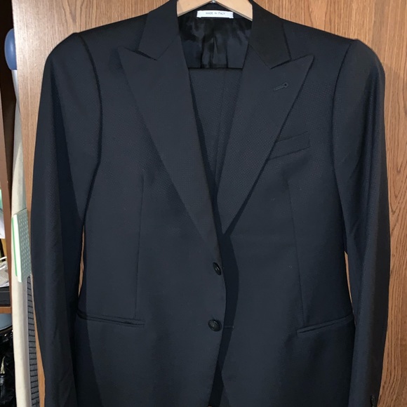 Men’s 2 pc suit. navy blue from Armani collezioni